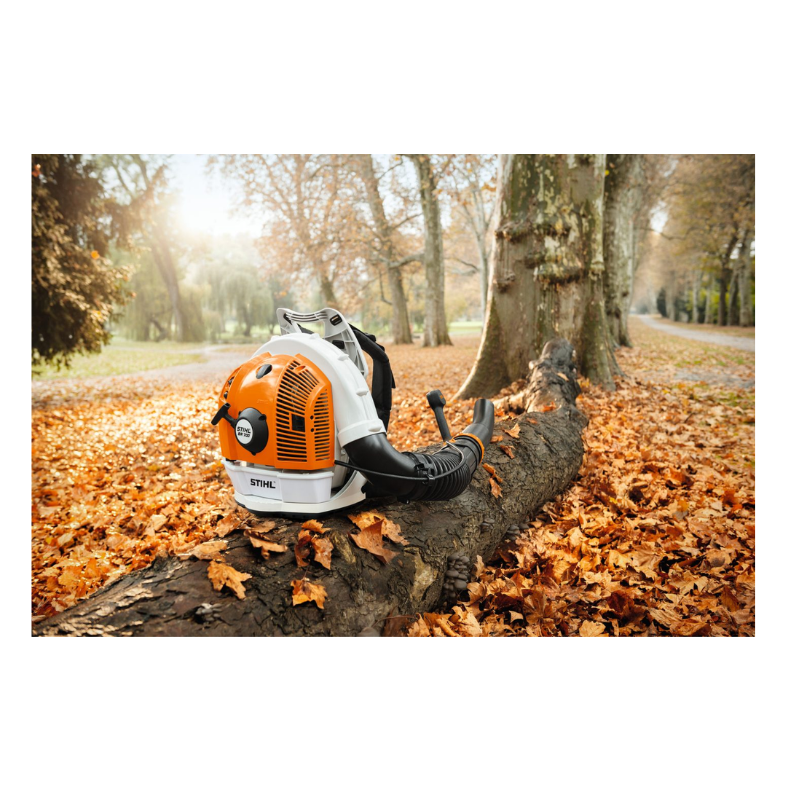STIHL STIHL BR 700 Petrol Backpack Blower for professional outdoor use